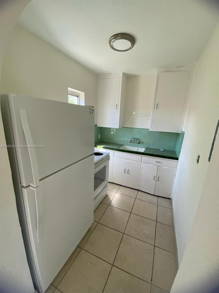 1244 Sw 13th Ct - Photo 4