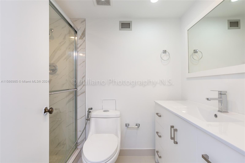 6039 Collins Ave - Photo 19