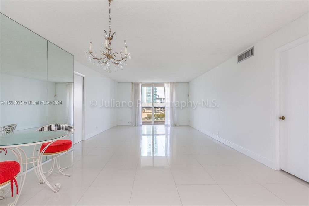 6039 Collins Ave - Photo 11