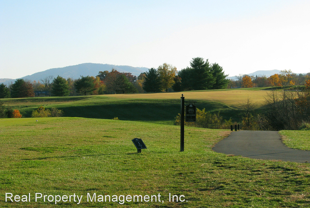 Golf Drive - Photo 1