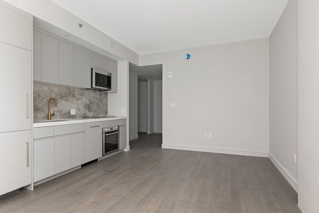 55 Lagrange St - Photo 3