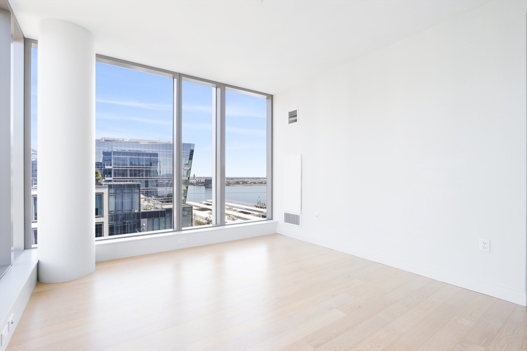 135 Seaport Blvd - Photo 11