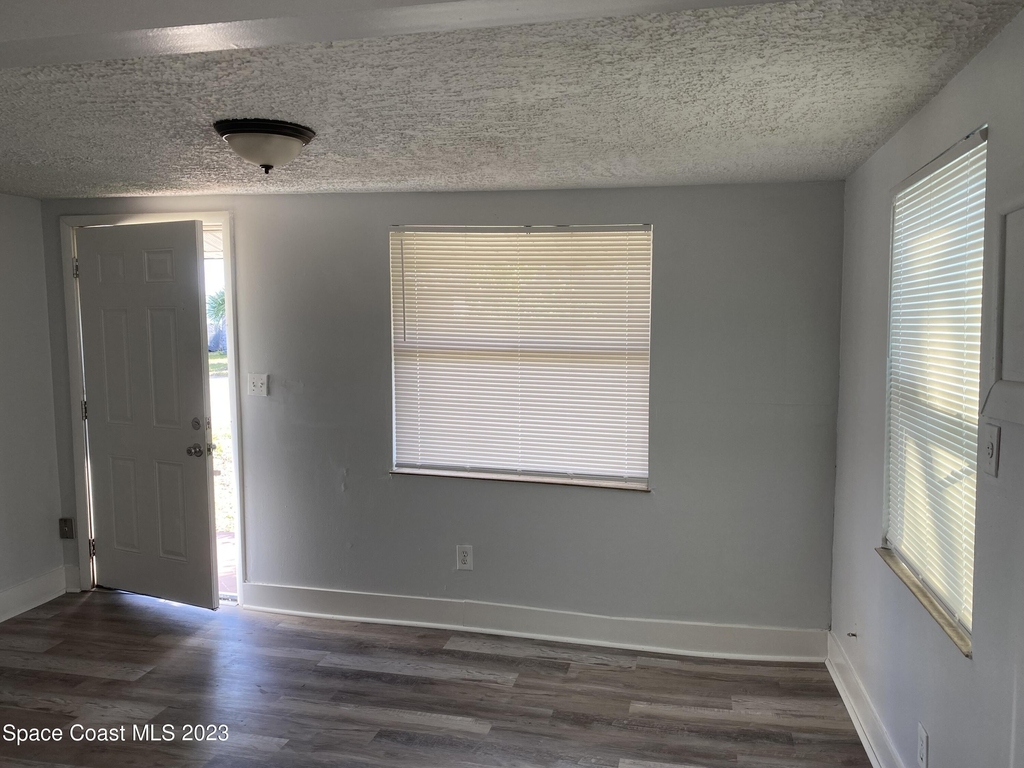 1610 Fern Street - Photo 2