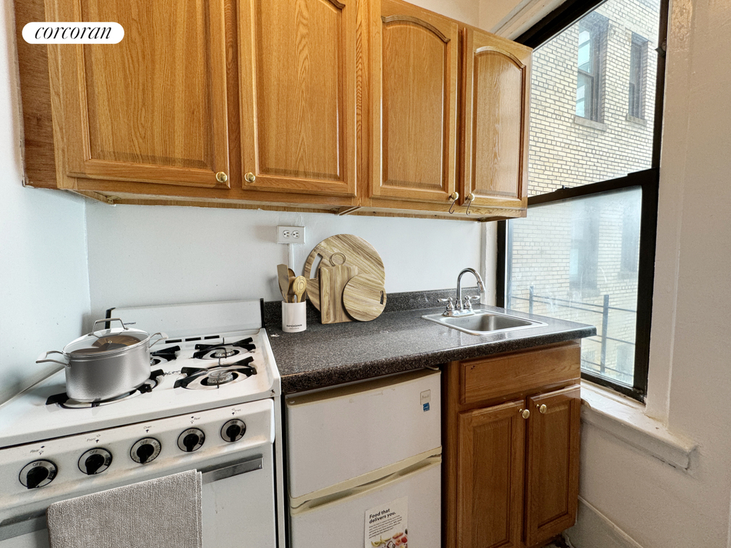 155 East 52nd Street - Photo 2