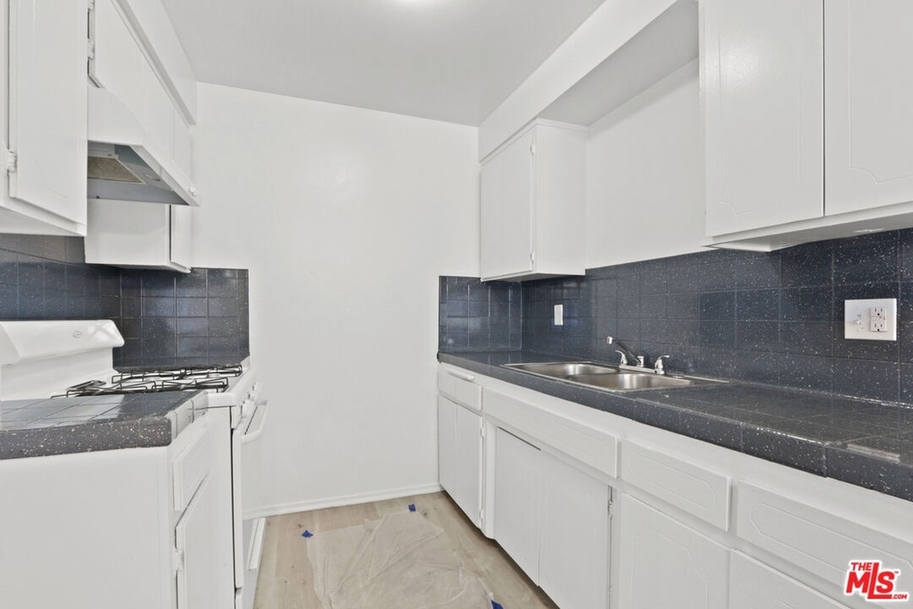 14108 Doty Ave - Photo 12