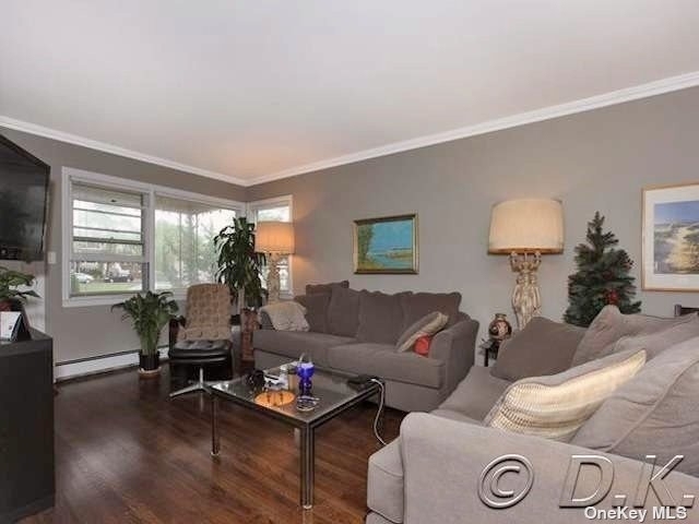 469 E Park Avenue - Photo 0