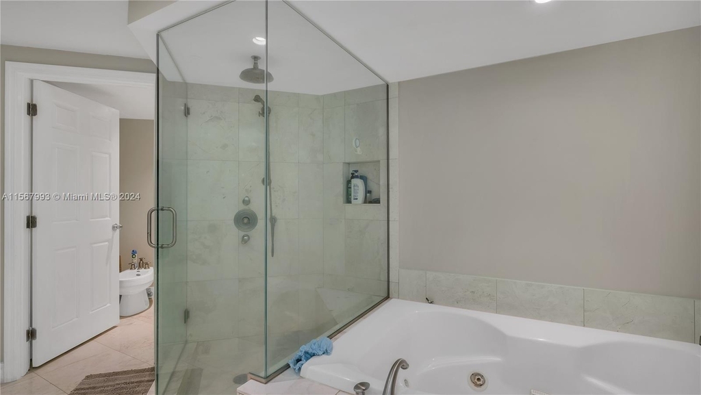 9401 Collins Ave - Photo 22