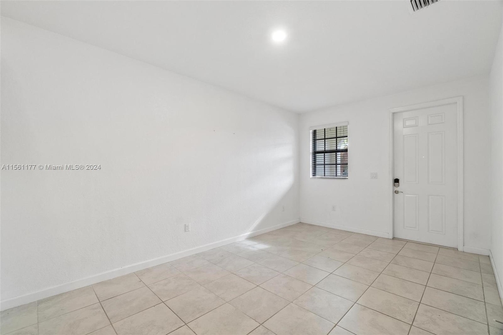 177 Se 33rd Pl - Photo 2