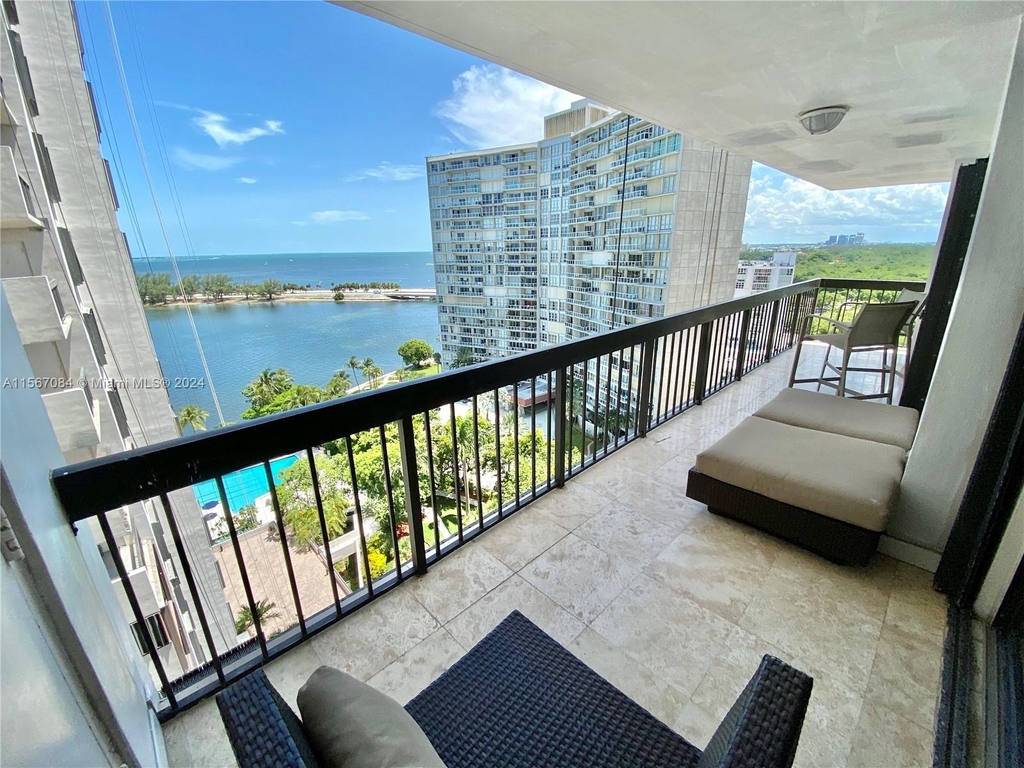 2333 Brickell Ave - Photo 3