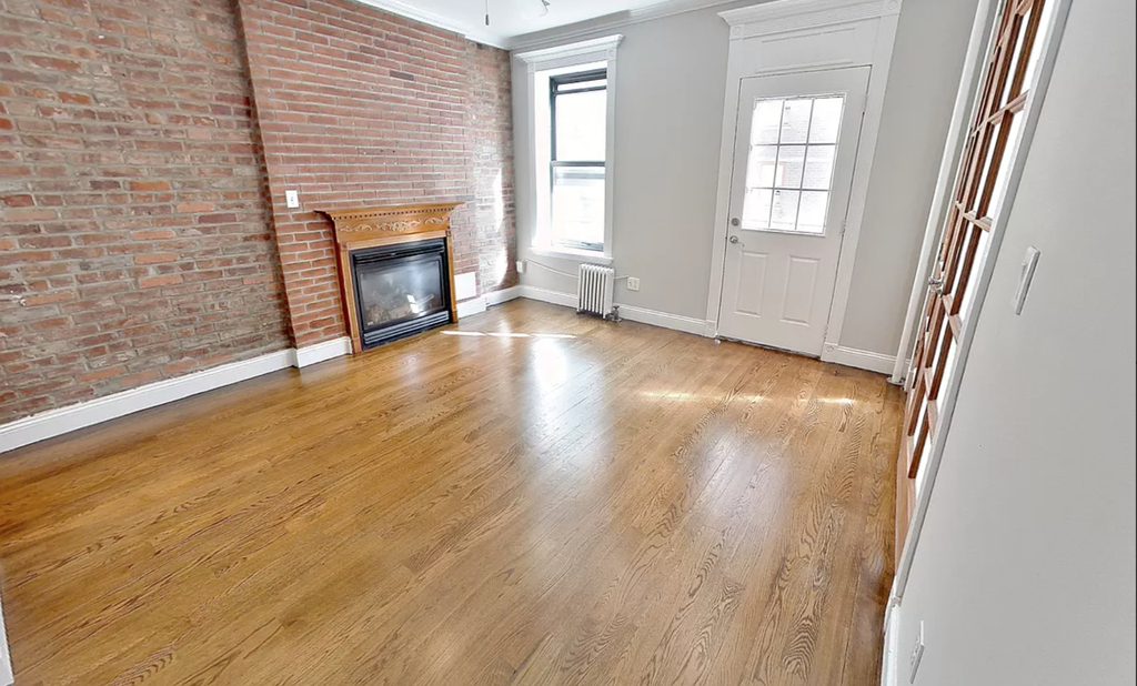 346 East 18th Street - Photo 2