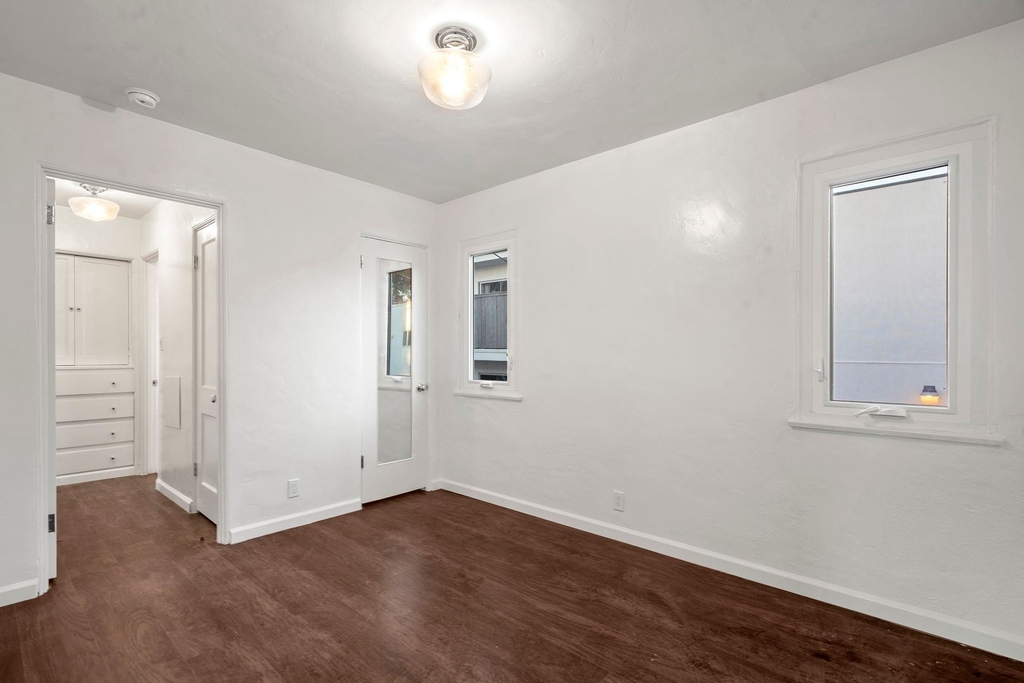 1027 12th Street - Photo 5