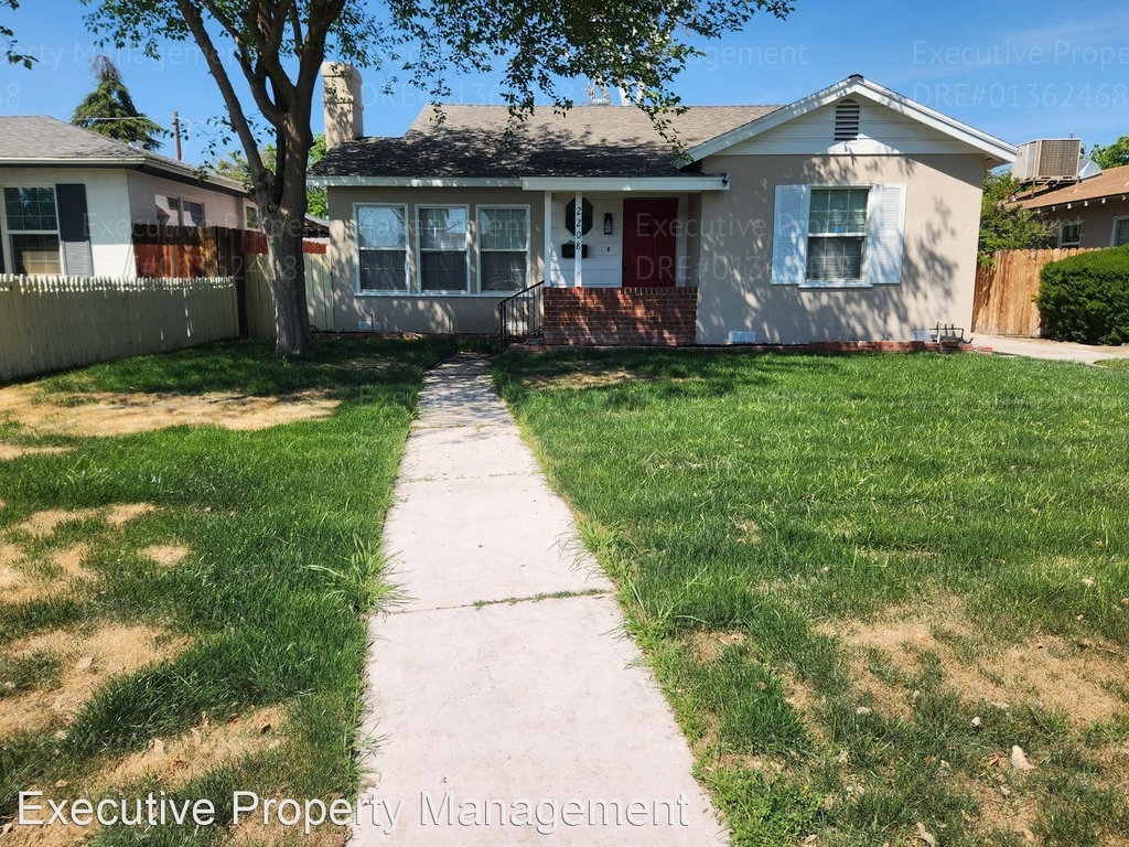 2208 Bradford St - Photo 3