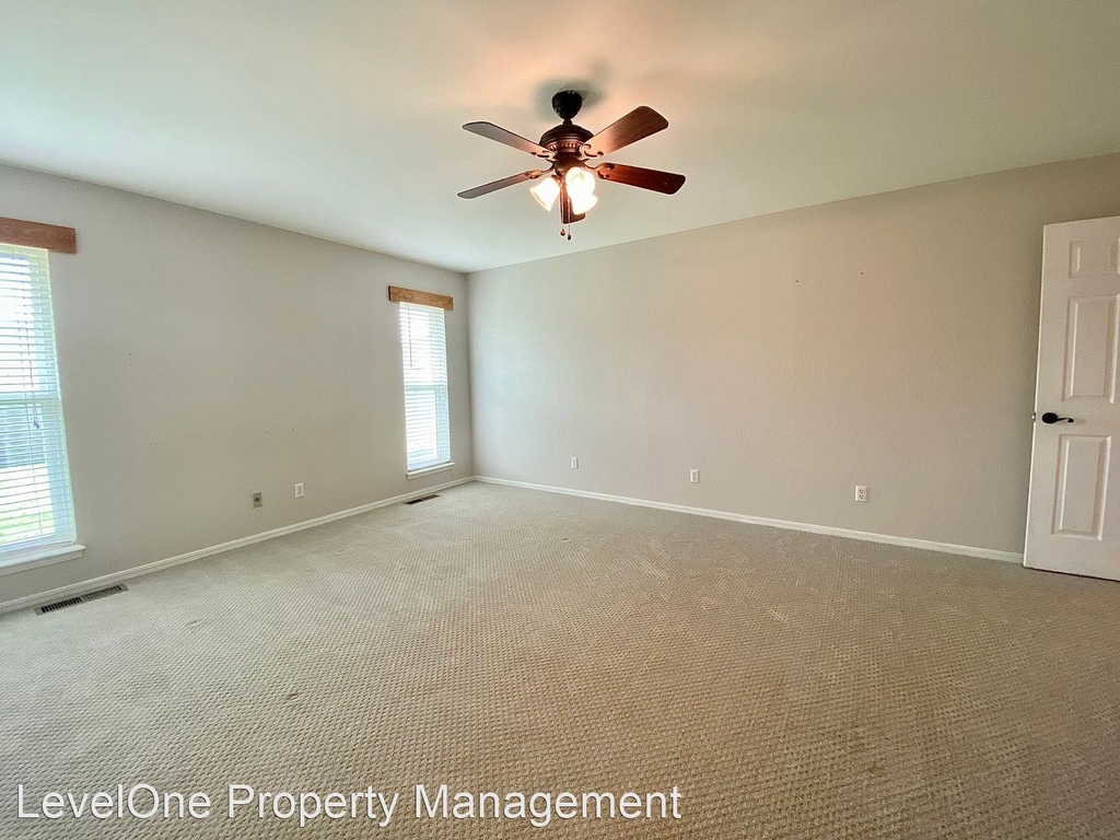 913 Rolling Hills Terrace - Photo 13