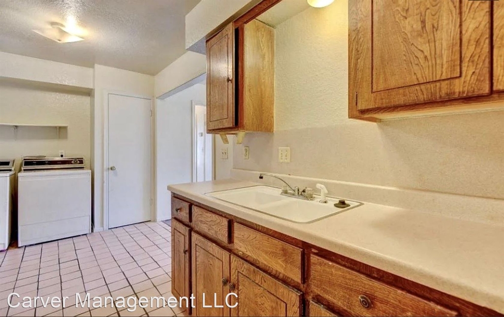 1016 Sw 58th Street - Photo 10