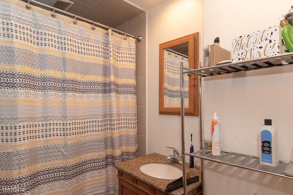 1517 W. Oakdale, Unit 8 - Photo 16