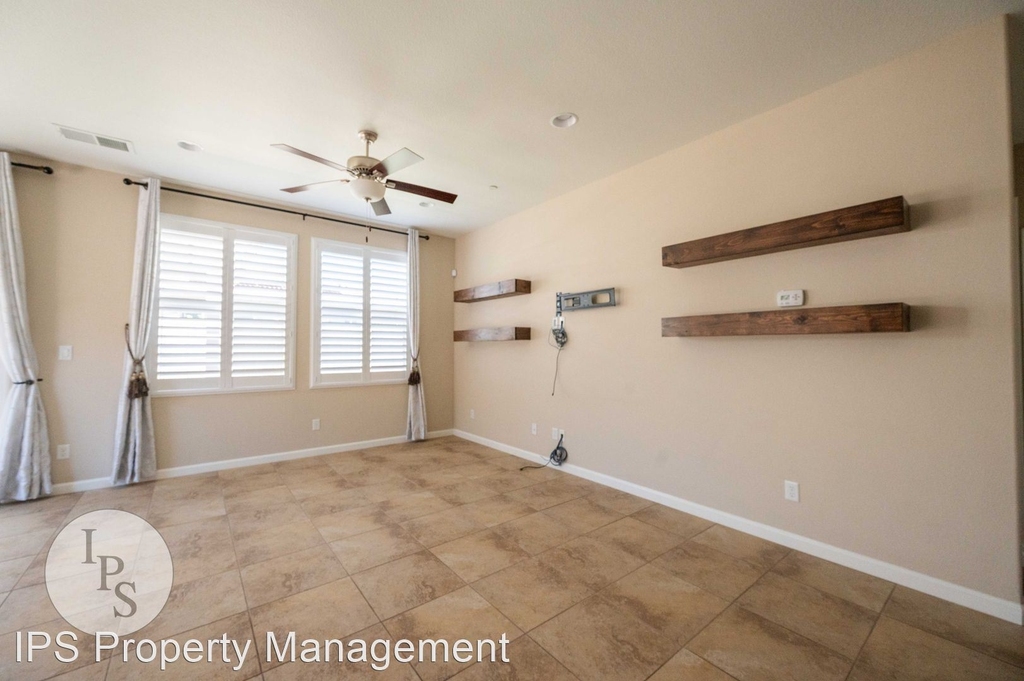 2030 E Axelson Dr - Photo 4