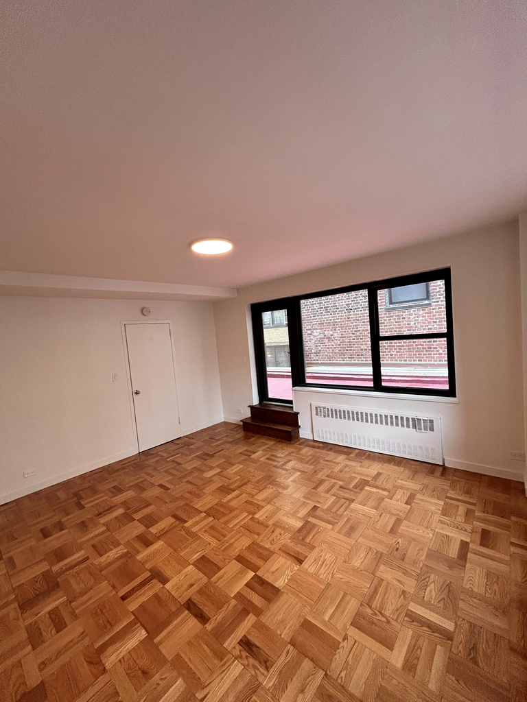 412 East 55th Street - Photo 5