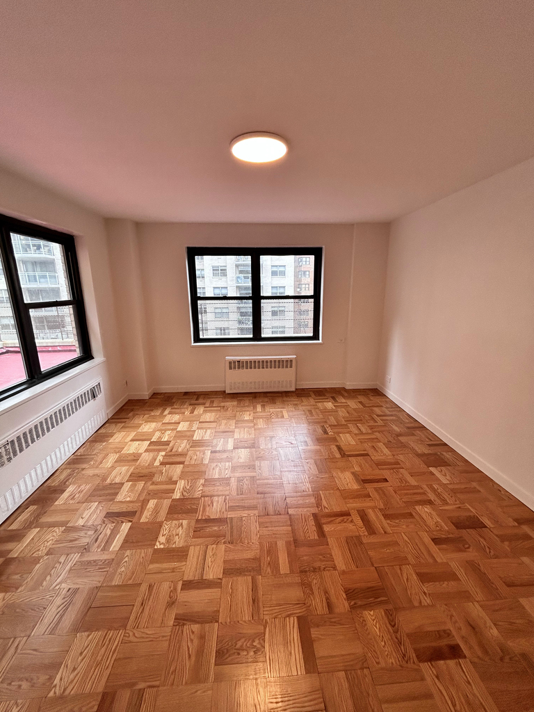 412 East 55th Street - Photo 3