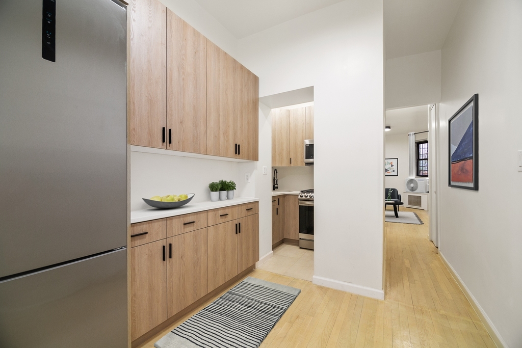 225 West 20th Street - Photo 1