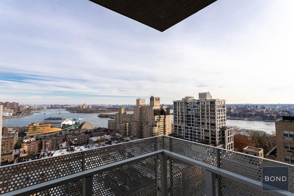 515 East 86th Street - Photo 6