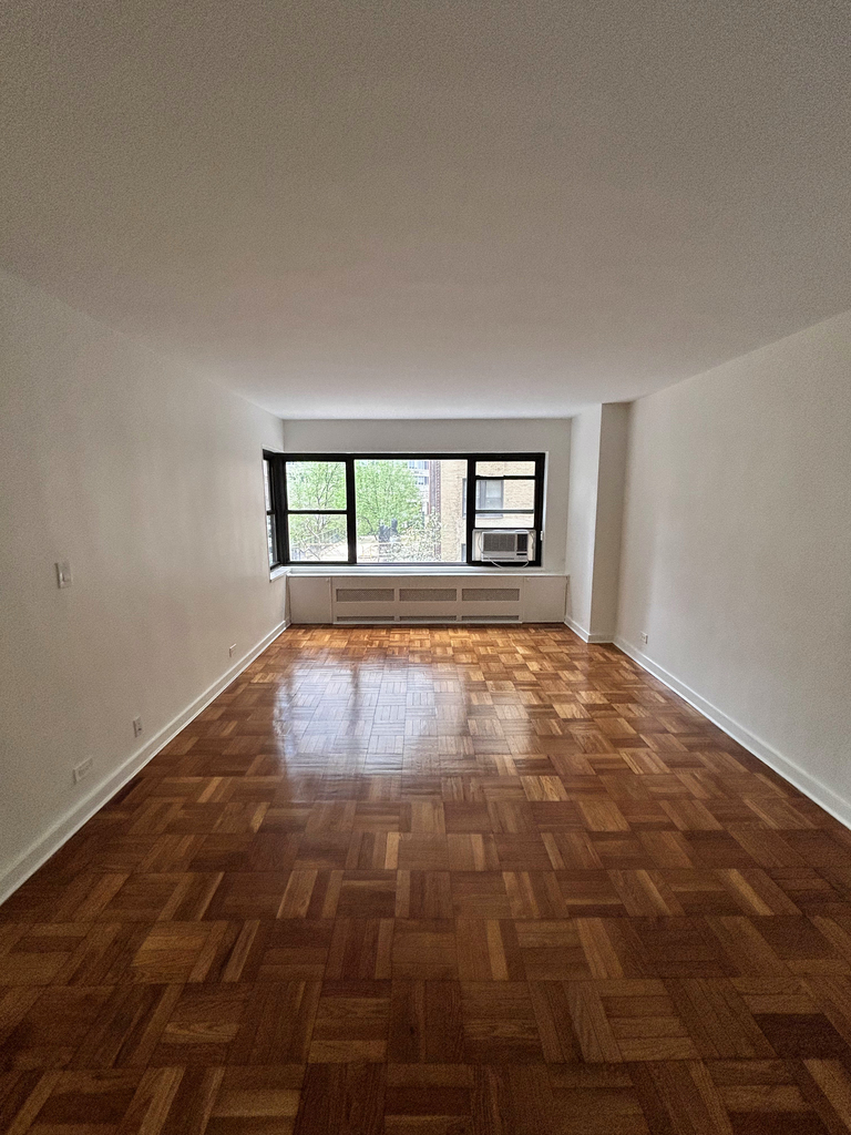 412 East 55th Street - Photo 0