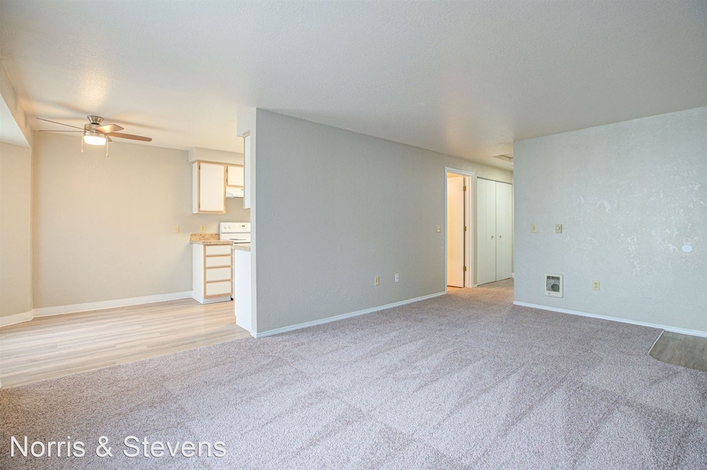 4200 Sunnyview Road, Ne - Photo 8