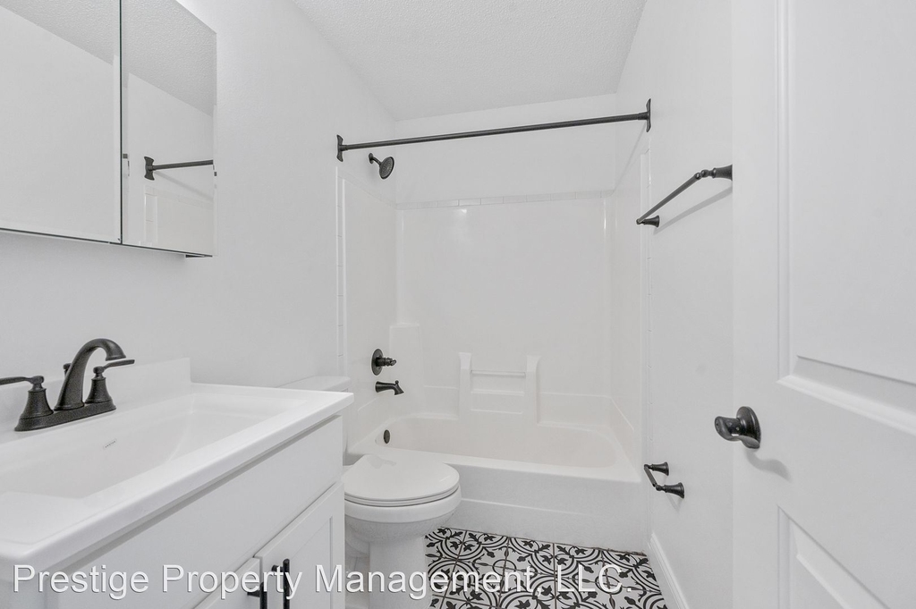 4 Camelot Ct - Photo 12