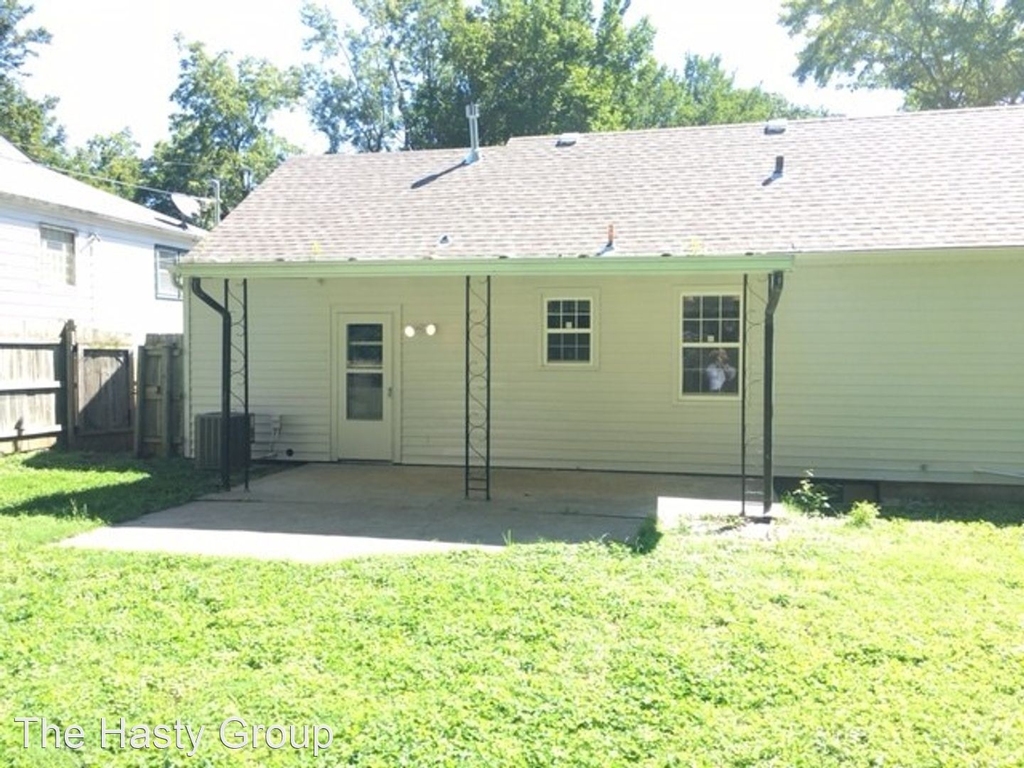 8410 Summit St - Photo 11