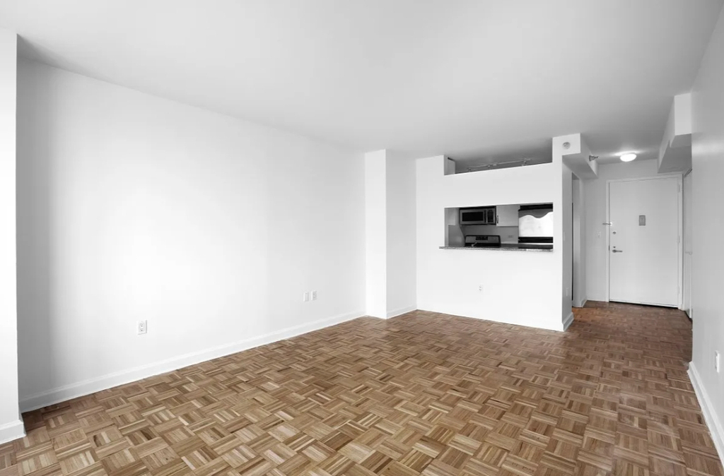 W 50th - Photo 6