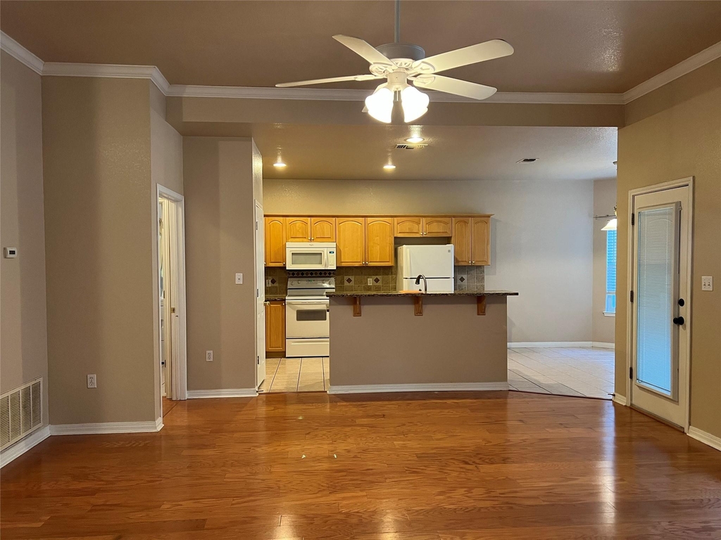 1112 Cimarron Ct - Photo 5