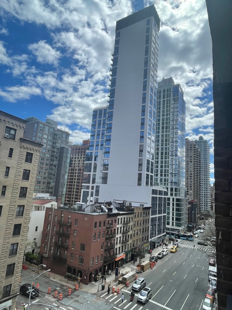 165 East 35th Street - Photo 3