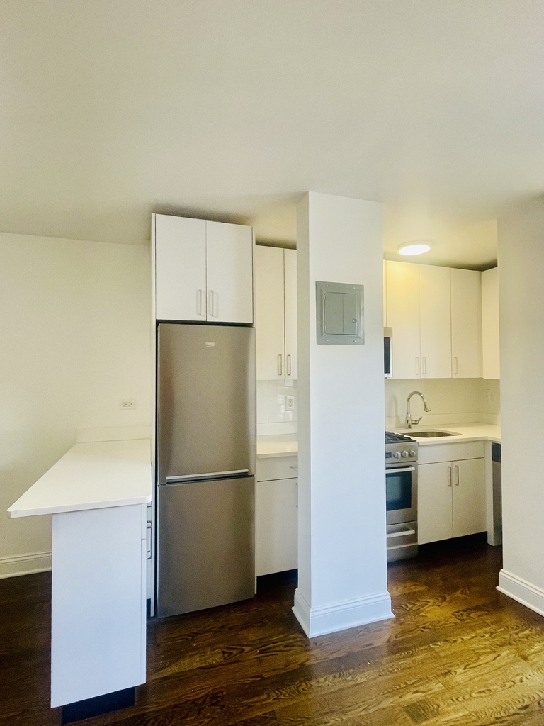 165 East 35th Street - Photo 4