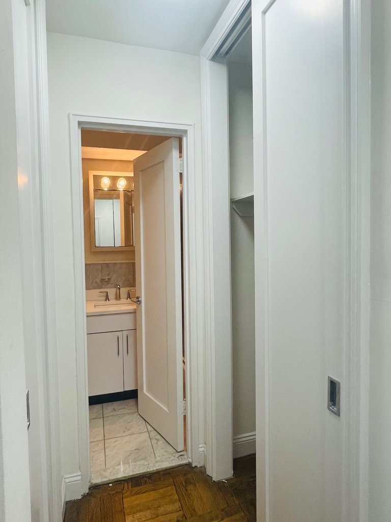 165 East 35th Street - Photo 4