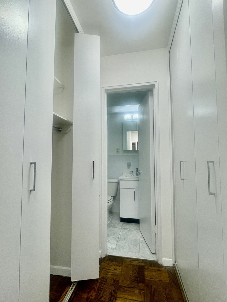 165 East 35th Street - Photo 8