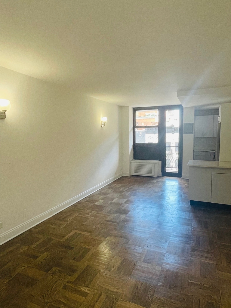 165 East 35th Street - Photo 0