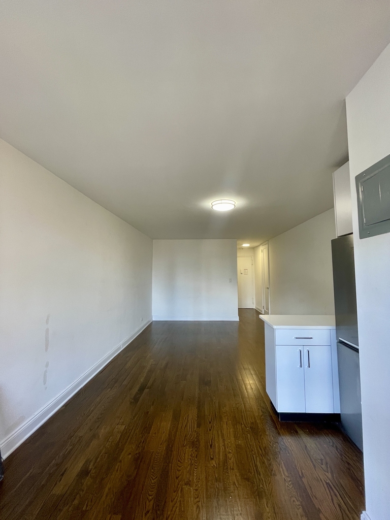 165 East 35th Street - Photo 5