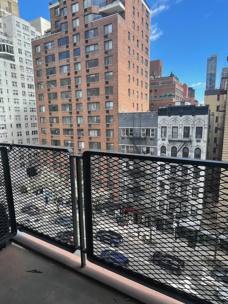 165 East 35th Street - Photo 2