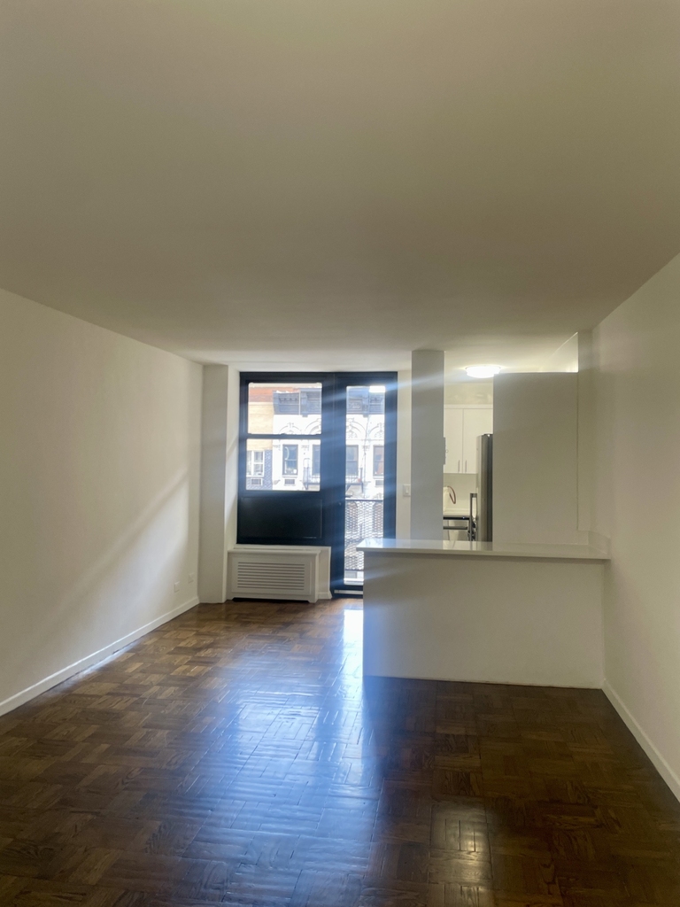 165 East 35th Street - Photo 1