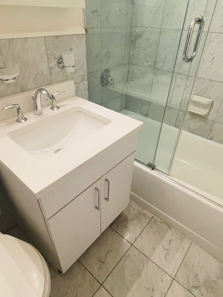 165 East 35th Street - Photo 5