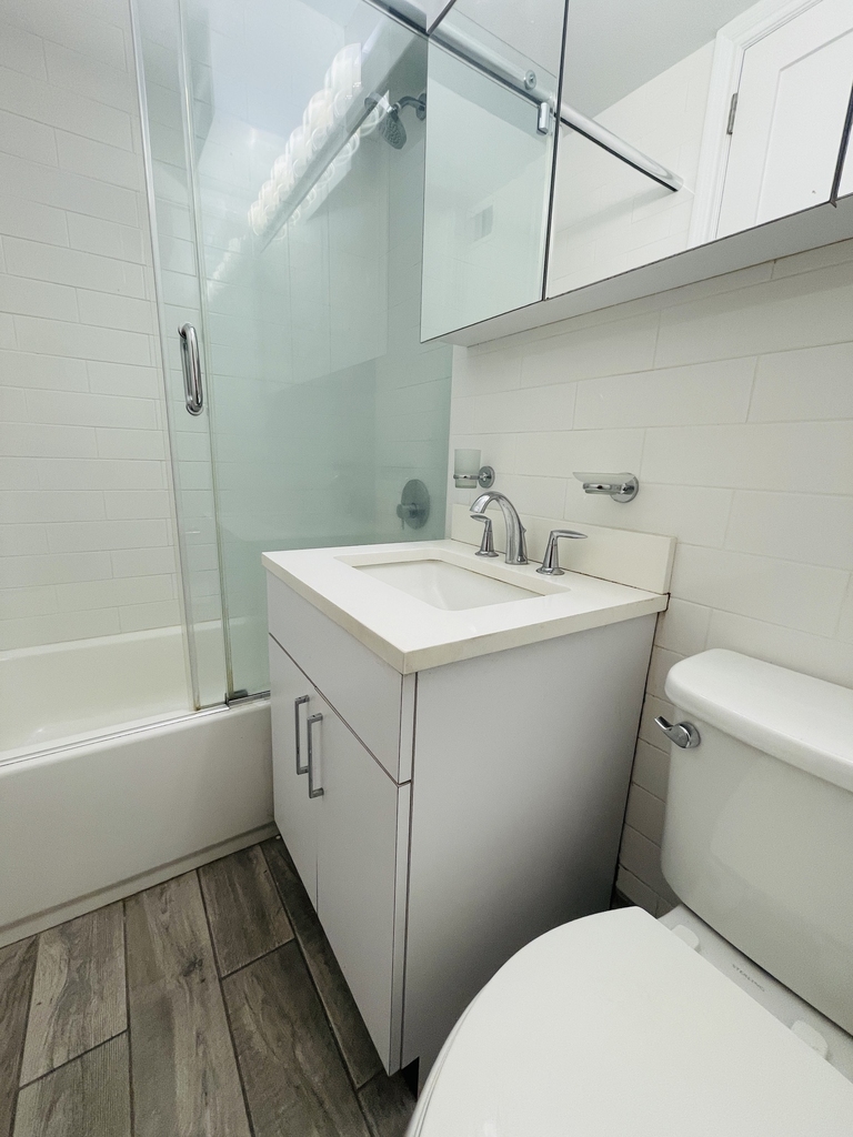 165 East 35th Street - Photo 6