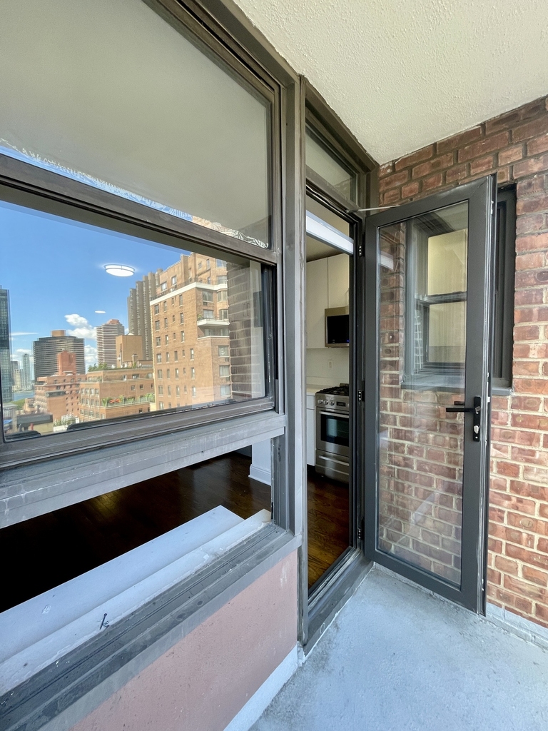 165 East 35th Street - Photo 2