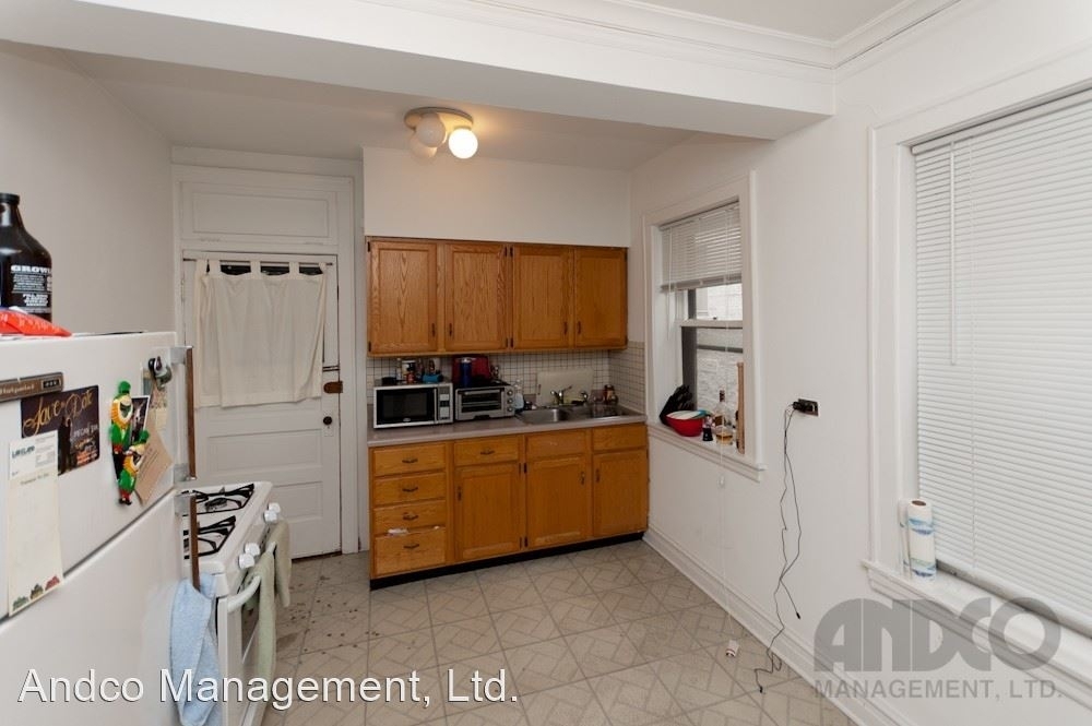 656 W. Briar Pl. - Photo 2