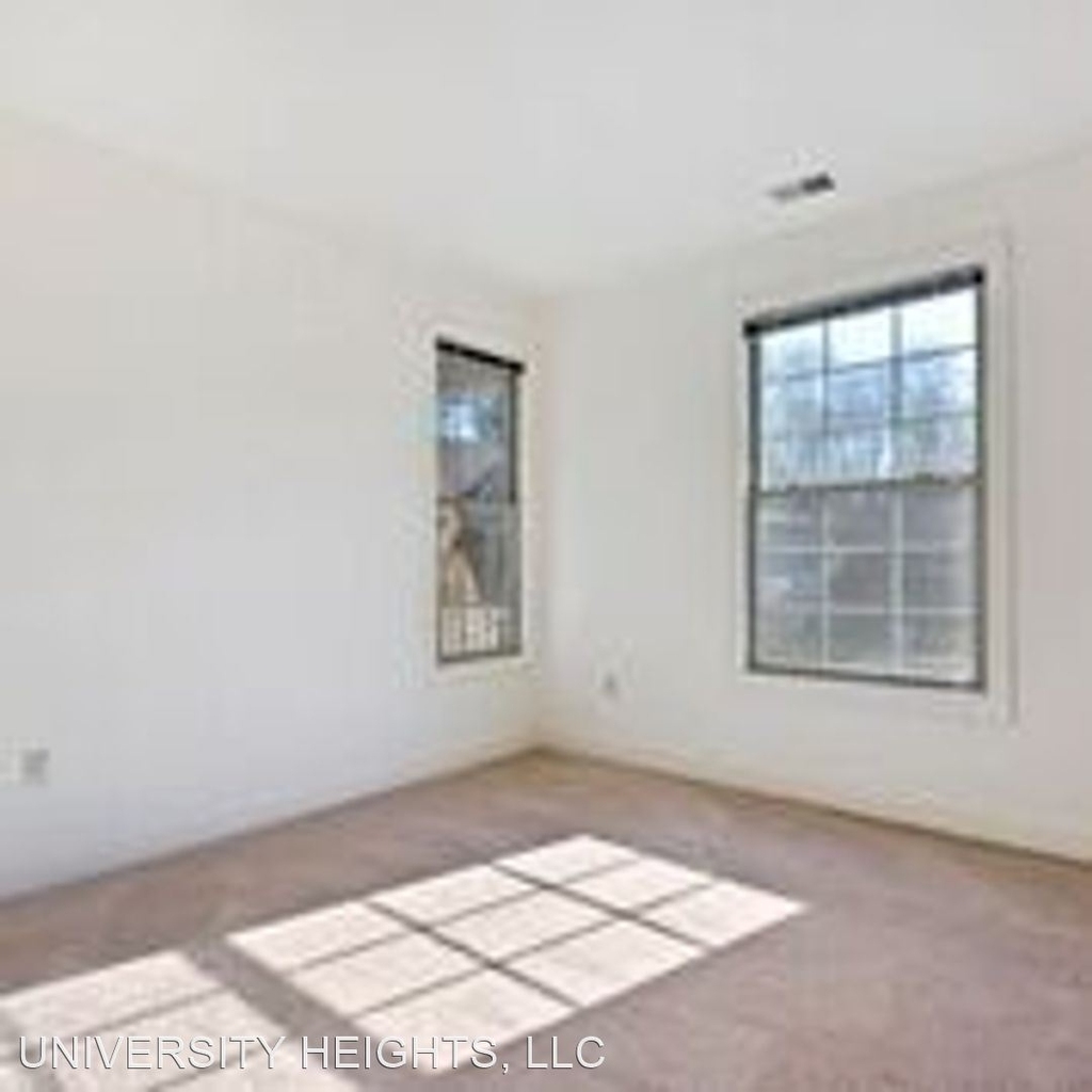 1100 Sterling Dr - Photo 2