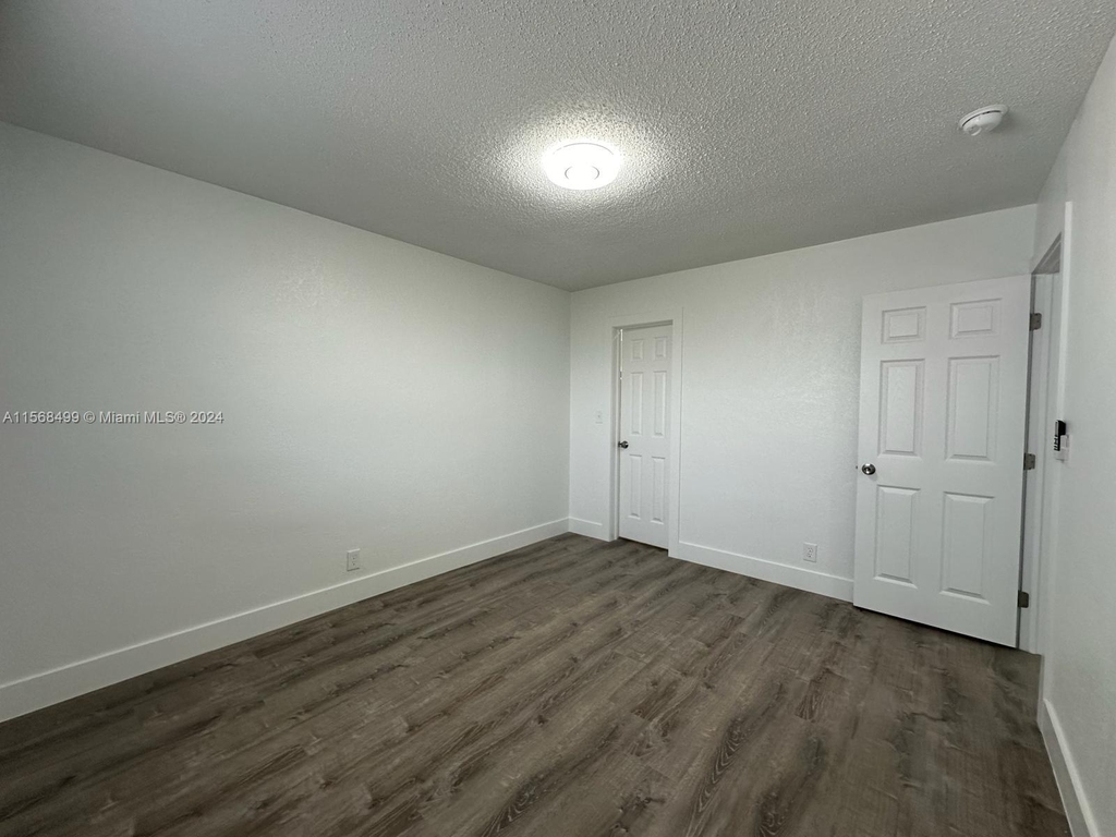 1045 Ne 15th Street - Photo 24