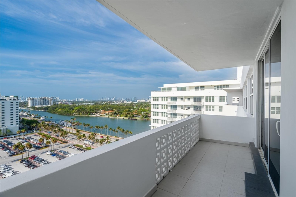 4747 Collins Ave - Photo 7