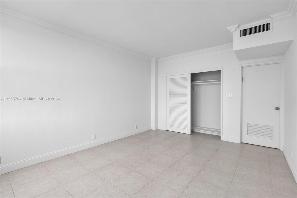 4747 Collins Ave - Photo 26