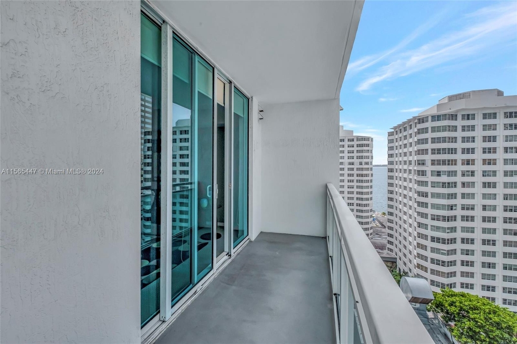 950 Brickell Bay Dr - Photo 2