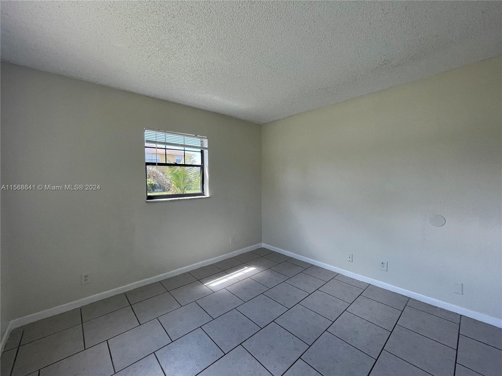 7625 Tam Oshanter Blvd - Photo 2