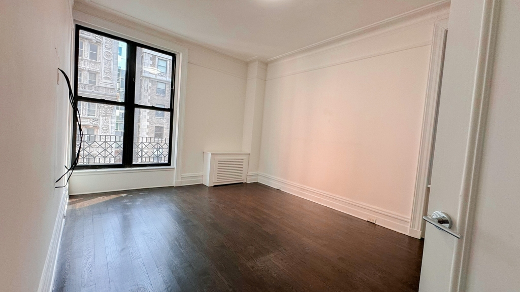 200 West 58th Street - Photo 12