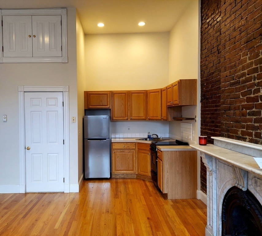 672 Tremont - Photo 2